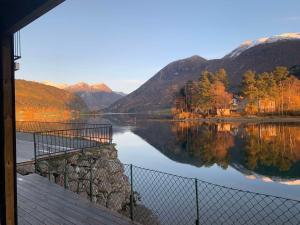 Stryn Crystal Apartments - Waterfront Apartment