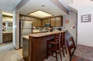 Giant Steps 28 Ski in out