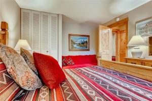 Apartment room in Timbernest Condo 2BDR Steps from Downtown Breck