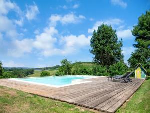 Maisons de vacances Charming house with private pool and games room in Coubjours : photos des chambres