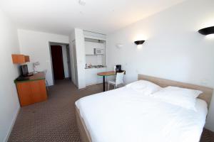Appart'hotels Hotel et Residence Les Laureades Clermont-Ferrand Centre Jaude : Chambre Double Économique avec Moquette 