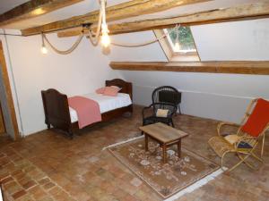 B&B / Chambres d'hotes Le Cedre Bleu - Maison d'hotes : Chambre Triple - Tomette