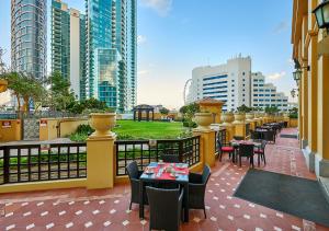 Restaurant, Ramada Hotel & Suites By Wyndham Dubai JBR in Dubai