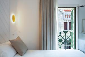 Deluxe Double or Twin Room with Views room in Gaudi Hotel