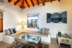 Amouage Boutique Home