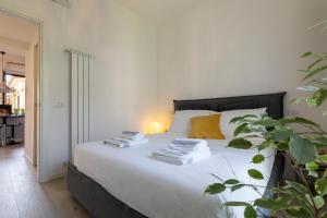 Fashion District - Top Floor Apartment