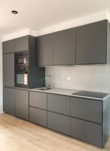 ACOGEDOR APARTAMENTO CON TERRAZA Y PARKING Publico EN COMILLAS