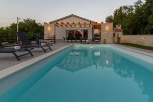 Beautiful villa Foska with private Pool near the beach