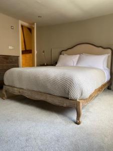 Apartment room in The Woolpack Hotel