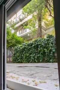 Pans Cave Studio in Plaka