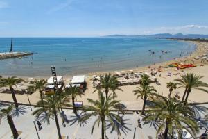 Primera linea de mar. Apartamento turístico Salou