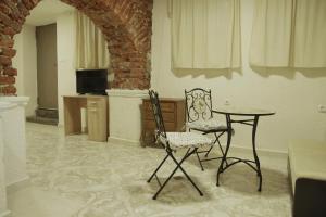 Top Center Detached Apartment Studio