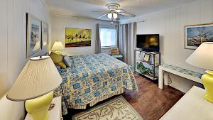 Two-Bedroom Apartment room in APATB V B112 2BR 2BA 2nd Row Condo near popular Shore Drive