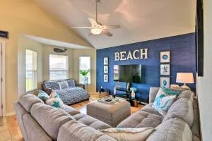 Bright Galveston Home Walk to Sea Isle Beach! - Sea Isle