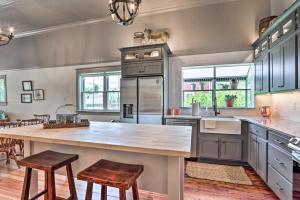 The Ruebling House Bright, Modern, and Renovated!