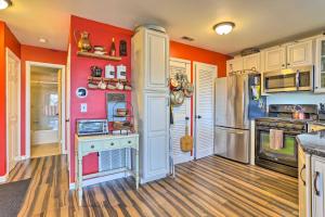 Mountain Creek Condo with Grill Walk to Lifts!