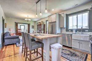 The Ruebling House Cozy Defiance Apartment!