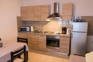 Apartment in Mundanije with balcony, air conditioning, WiFi, washing machine (4912-3) 