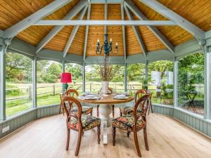 Pretty Three Bedroomed home near the Beach - Pass the Keys