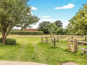 Pretty Three Bedroomed home near the Beach - Pass the Keys