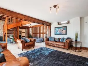 Pass the Keys Stunning Large 4 Bed Country House with Hot tub - Siston