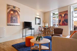 Ribeira Trendy Flat in Medieval Mercadores Street