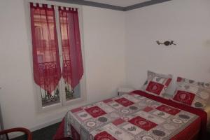 eTANIT ! Parking VélO, Etape Bicycle - 1mn a toute Connection Bus,Train et Aéroport - Calme Plein Centre de Beziers pour visiter,manger - Chambres Climatisées, Spacieuses Amenagees pour Singles, Couple, et ou Familles - Consigne et Petit Dej en pl