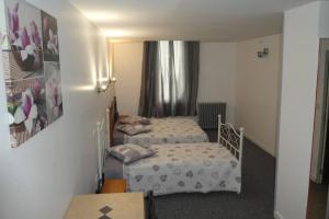 Hotels eTANIT ! Parking VelO, Etape Bicycle - 1mn a toute Connection Bus,Train et Aeroport - Calme Plein Centre de Beziers pour visiter,manger - Chambres Climatisees, Spacieuses Amenagees pour Singles, Couple, et ou Familles - Consigne et Petit Dej en plus : photos des chambres