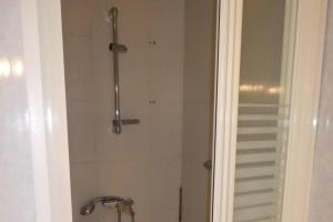 Hotels eTANIT ! Parking VelO, Etape Bicycle - 1mn a toute Connection Bus,Train et Aeroport - Calme Plein Centre de Beziers pour visiter,manger - Chambres Climatisees, Spacieuses Amenagees pour Singles, Couple, et ou Familles - Consigne et Petit Dej en plus : photos des chambres