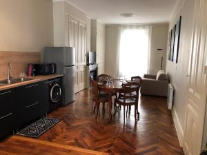 Quartier Saxe-Gambetta, appartement de style Haussmannien