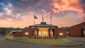 Studios and Suites 4 Less Emporia - 罗阿诺克拉皮兹