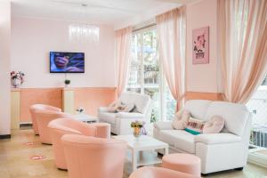 Viva Beach Hotel - 20m from the Beach & Large Breakfast