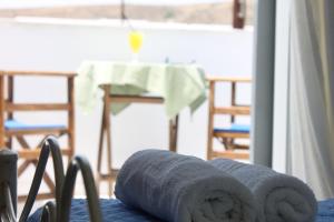 V-rooms in Milos Cyclades