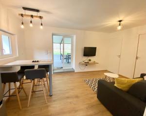 Cosy & Chill Appartements - 10 min de la mer - Jardin, Netflix, terrasse, fibre & parking : photos des chambres