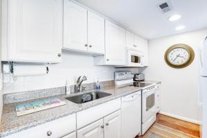 Sea Colony --- 702 Harbour