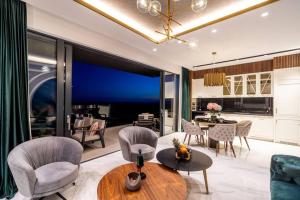 DUBROVNIK VISTA RESIDENCE by DuHomes