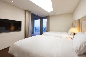 Bayhill Pool & Villa