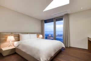 Bayhill Pool & Villa