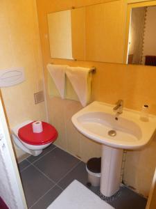 Hotels eTANIT ! Parking VelO, Etape Bicycle - 1mn a toute Connection Bus,Train et Aeroport - Calme Plein Centre de Beziers pour visiter,manger - Chambres Climatisees, Spacieuses Amenagees pour Singles, Couple, et ou Familles - Consigne et Petit Dej en plus : photos des chambres