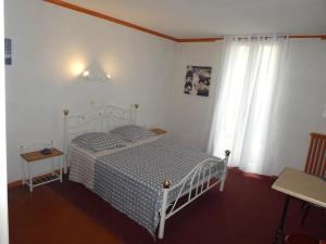 Hotels eTANIT ! Parking VelO, Etape Bicycle - 1mn a toute Connection Bus,Train et Aeroport - Calme Plein Centre de Beziers pour visiter,manger - Chambres Climatisees, Spacieuses Amenagees pour Singles, Couple, et ou Familles - Consigne et Petit Dej en plus : Chambre Double Deluxe