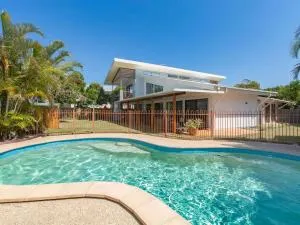Coastal Soul - Pet Friendly, Family Entertainer with Pool - Casuarina