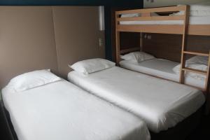 Hotels Campanile Millau : Chambre Quadruple avec 4 Lits Simples