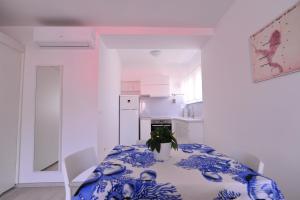 A1 - luxury apt in center just 5min from beach