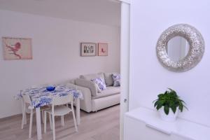 A1 - luxury apt in center just 5min from beach