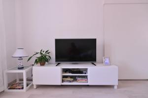 A - luxury apt in center just 5min from beach