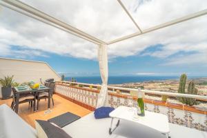 Premium Penthouse 105m2,bali bed,heated pool,Best Sunsets