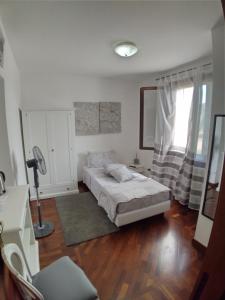 Single Room with Private Bathroom room in Il Pagio