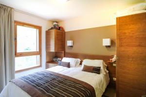 Spacious Family 2-bed, 2-bath with parking, private piste