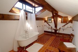 B&B / Chambres d'hotes Pavillon de Beauregard : Chambre Double Deluxe avec Baignoire