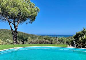 Villa AZURA vue panoramique et proche mer à Santa Giulia piscine chauffée